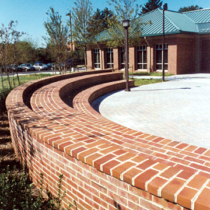 exterior-hardscape-curved-wall