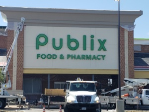 front elevation of Publix by century construction